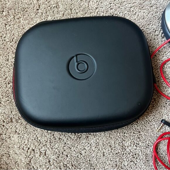 Beats by Dr. Dre Executive Wired Over Ear Noise Cancelling Headphone - Picture 2 of 10